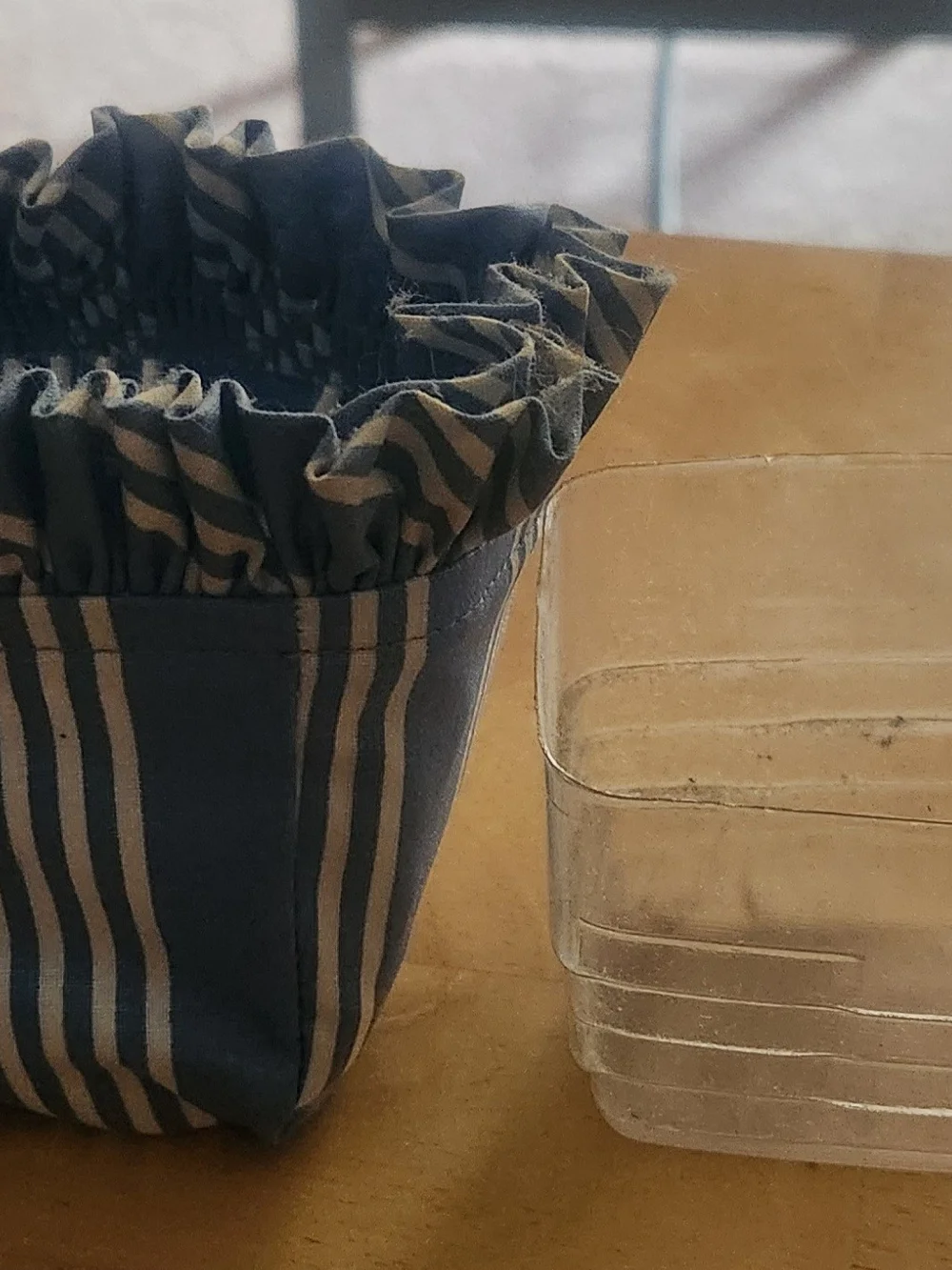 1998 Hostess Appreciation Basket With Plastic And Fabric Liner